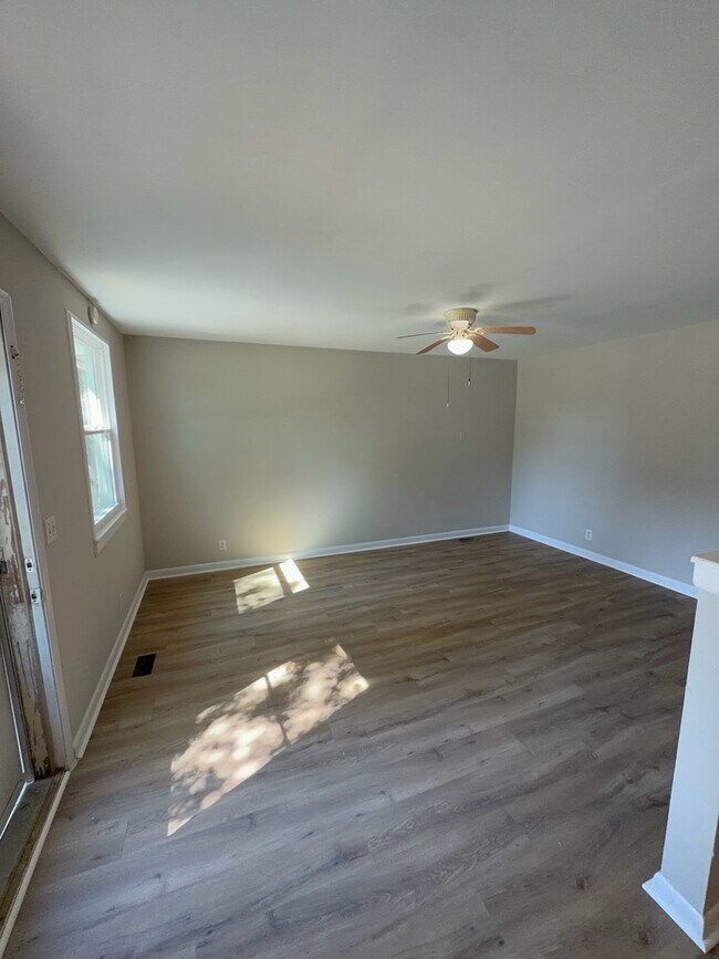 Foto del edificio - 3351 White Pine Dr