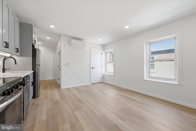 Building Photo - 627 N 16th St