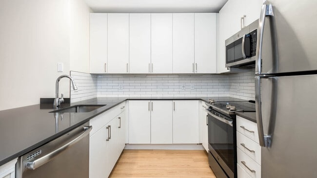 Building Photo - 70 Hope Ave