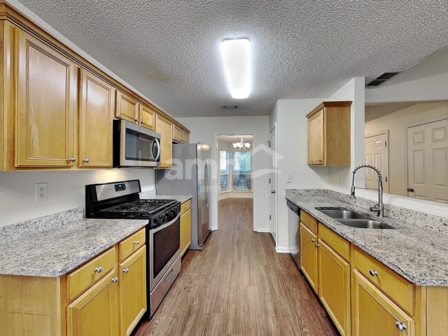 Building Photo - 582 Lullingstone Dr SE