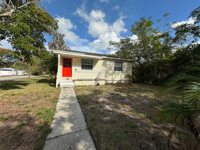 Building Photo - Fenced in four bedroom house near beautifu...