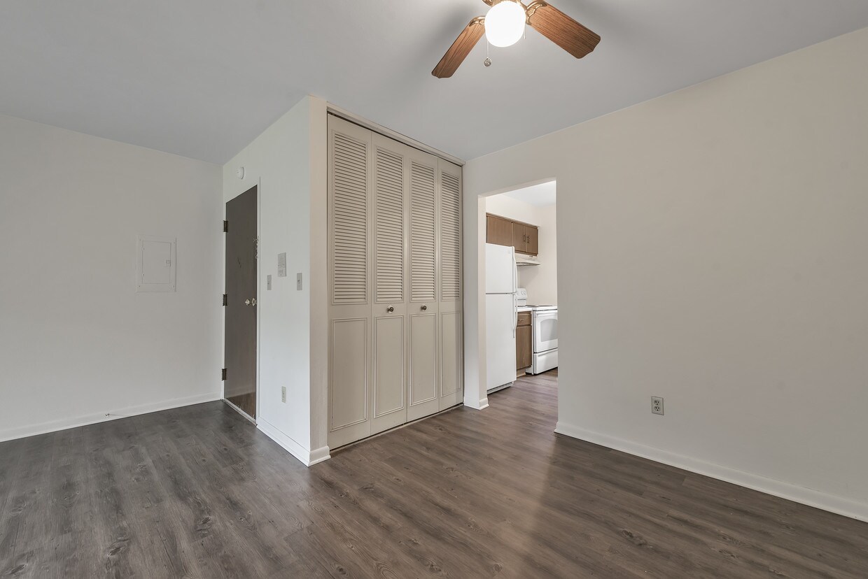 Village Green Apartments Marshall