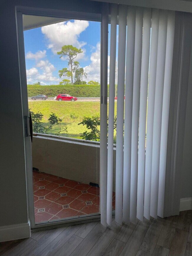 Foto del edificio - 1705 Palm Cove Blvd