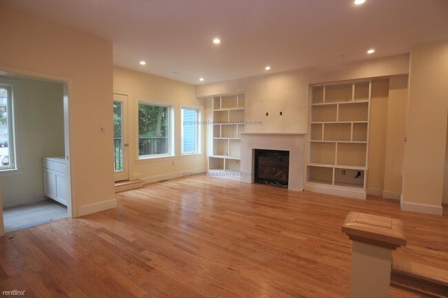 Building Photo - 4 br, 3.5 bath  - 8 Cufflin St # Bs