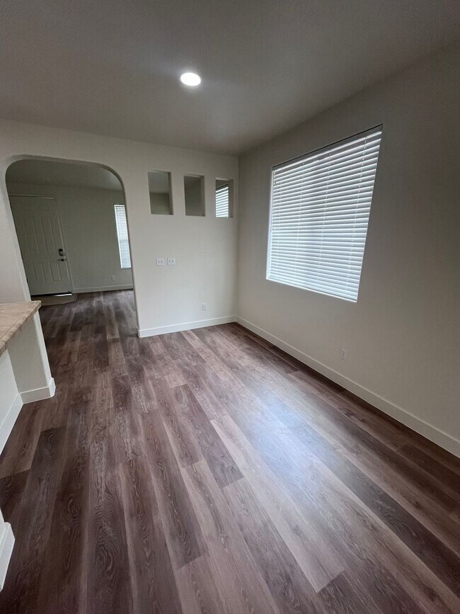 Foto del edificio - LOVELY 3 BEDROOM HOUSE IN NEWER SUBDIVISION!!