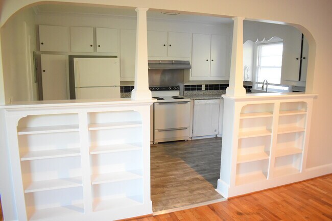 Foto del edificio - 2103 Pender Ave