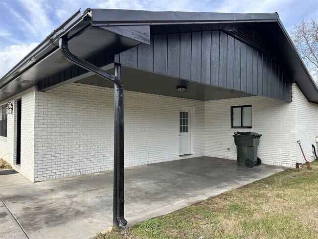 Building Photo - 2 br, 1 bath Duplex - 1294 Old Newport Hig...
