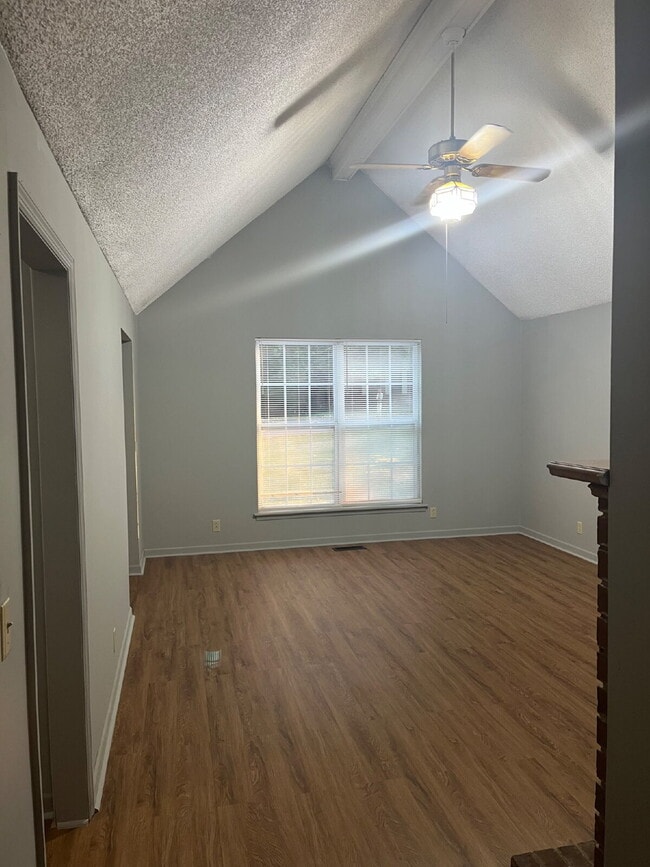 Building Photo - 665 Dutchmans Dr