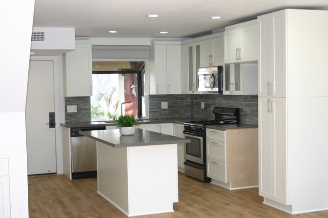 New Stainless Appliances - 247 Oahu Way