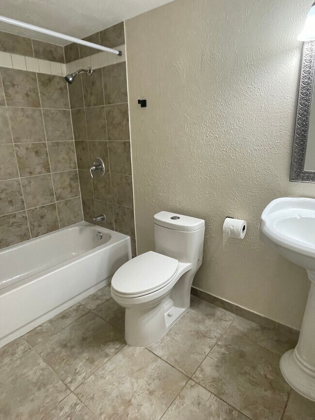 Foto del edificio - 7206 Nutmeg Ln