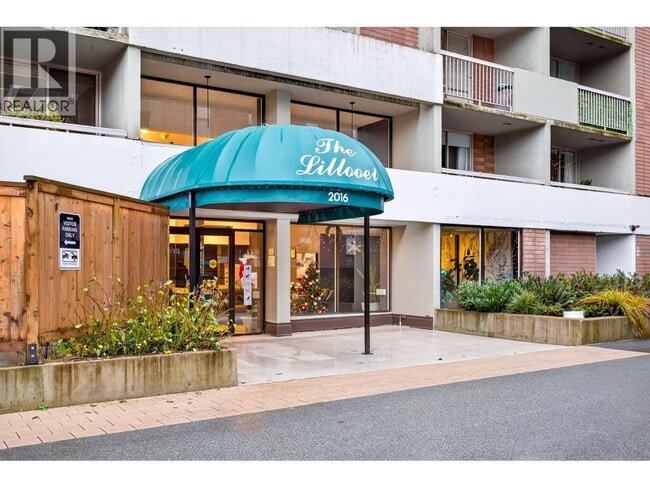 Building Photo - 2016 Fullerton Ave