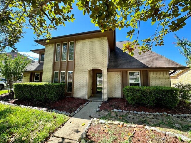 Foto del edificio - 3034 Edgewood Dr