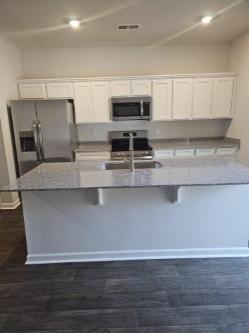 Building Photo - 102 Lowland Dr