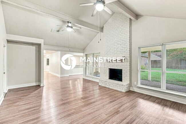 Foto del edificio - 4 Bedroom Pet-Friendly Home in Houston, TX with Main Street Renewal