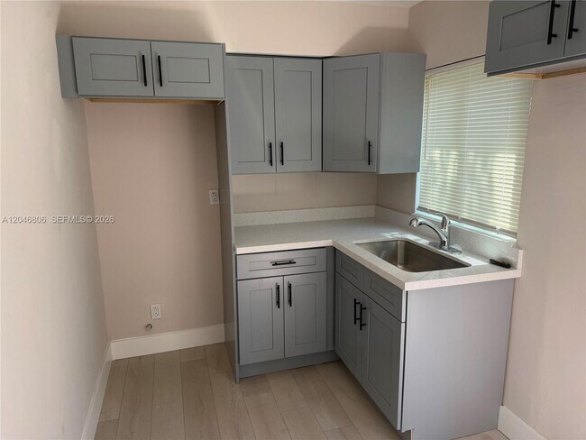 Building Photo - 2214 N 25th Ave