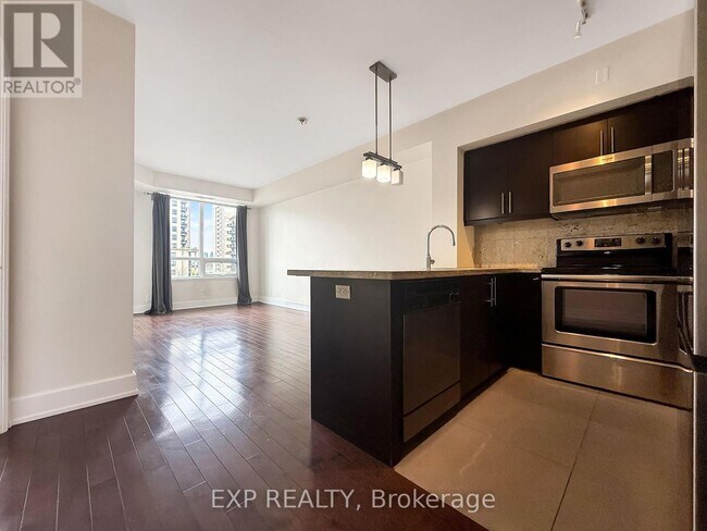Photo du bâtiment - 676 Sheppard Ave E