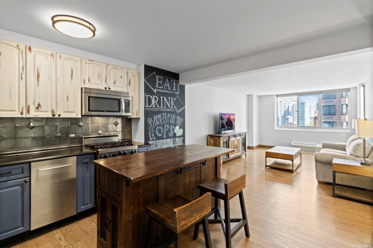 Foto principal - 345 E 93rd St