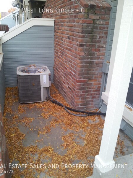 Building Photo - 2 bedroom, 2 bath plus loft Townhome