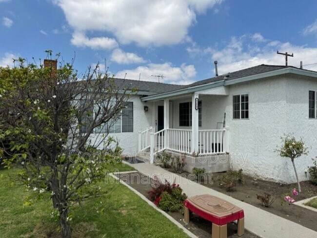 Building Photo - 5259 Ledgewood Rd