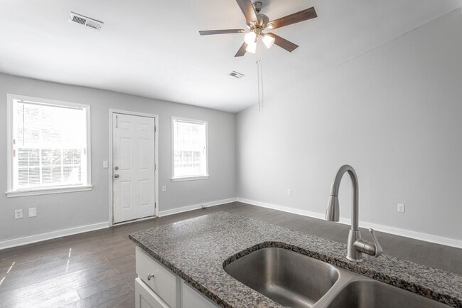 Foto del edificio - 100 Creeks Bend Dr