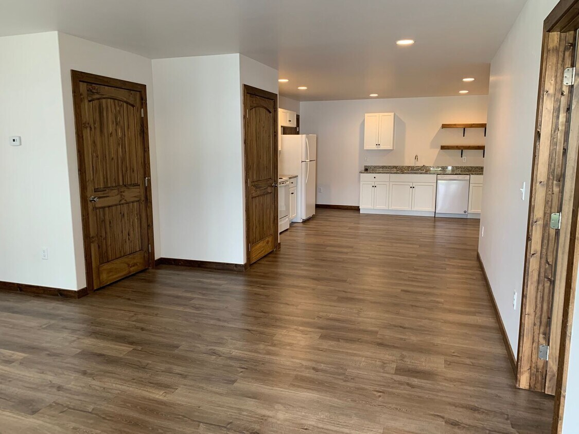 739 Cottonwood Ct Unit A, Whitefish, MT 59937 Room for Rent in