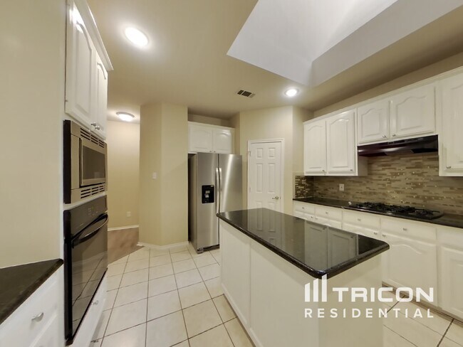 Building Photo - 1505 Parkside Dr