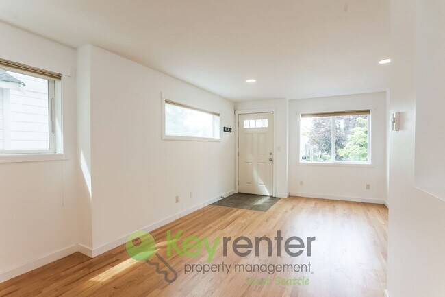 Foto del edificio - 8450B 25th Ave SW