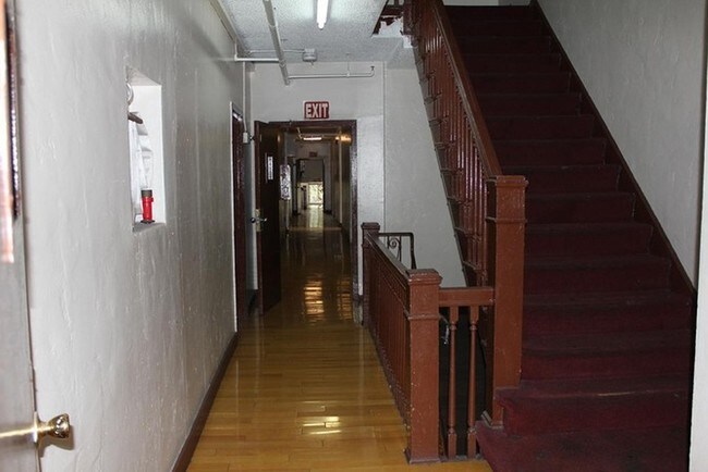 Interior - Hallway - Welcome to 1443 Bonnie Brae Apartments – Classic Style Meets Modern Convenience!