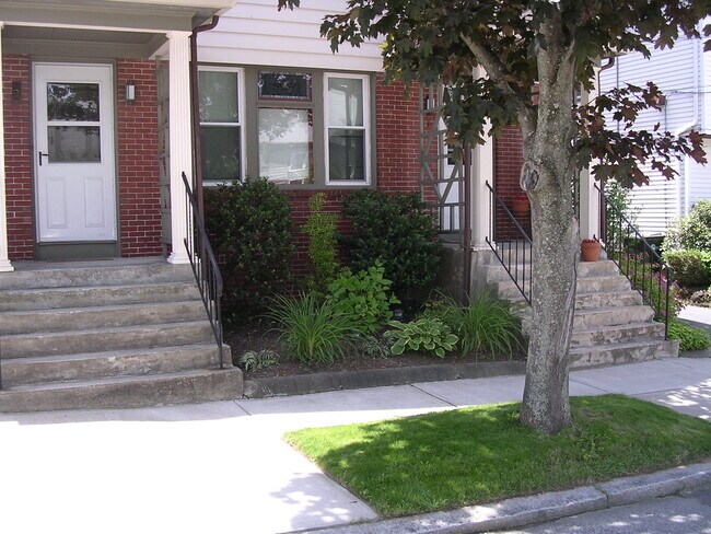 Building Photo - 33 Luzon Ave