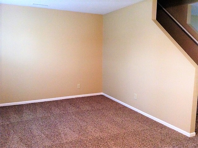Building Photo - 944 Stonehurst Dr