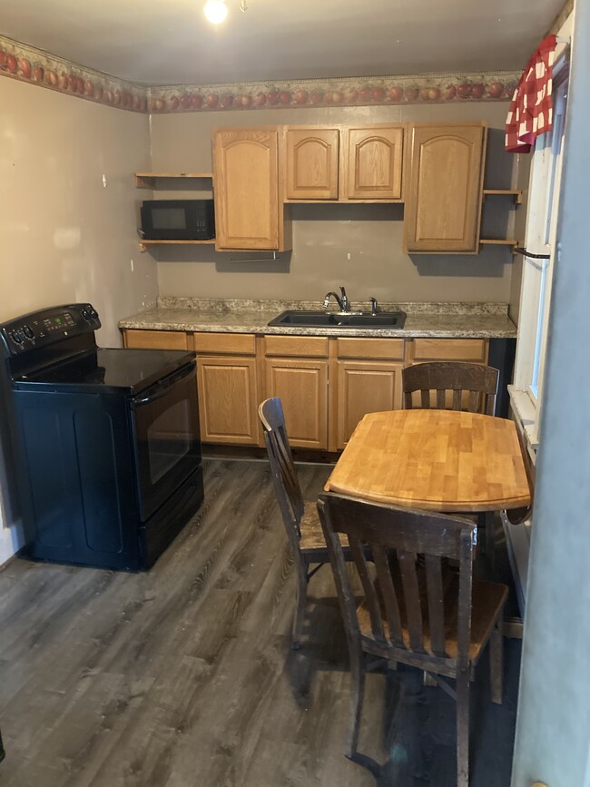 Kitchen - 92 Fishing Creek Rd