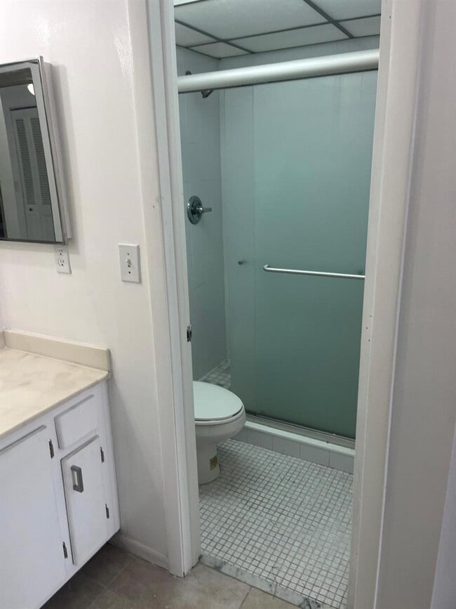 Foto del edificio - 6301 N University Dr