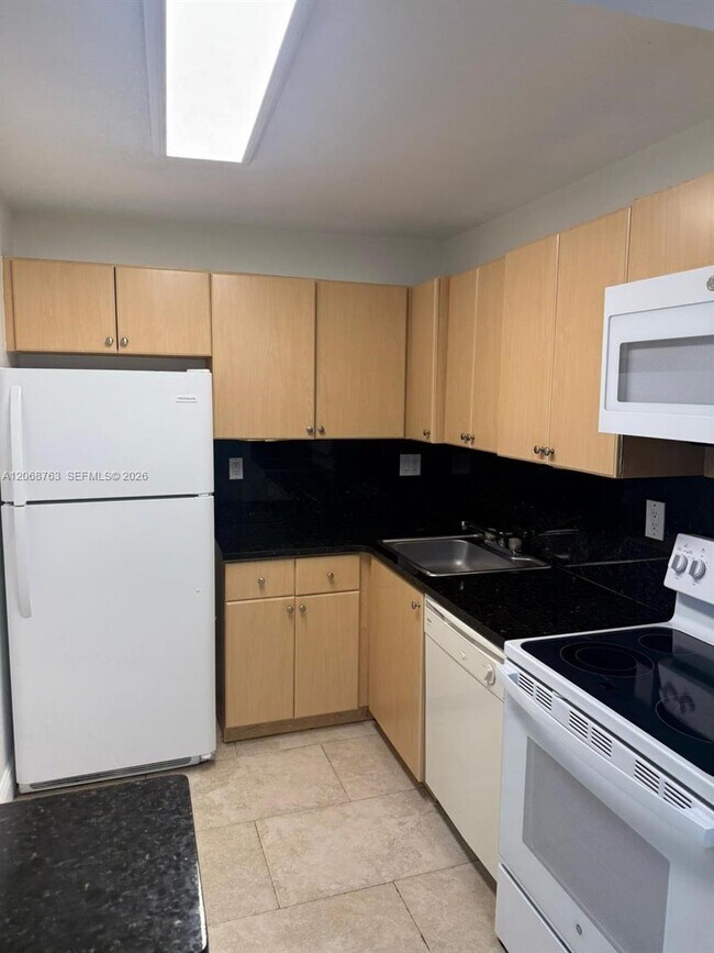Foto del edificio - 7110 NW 179th St
