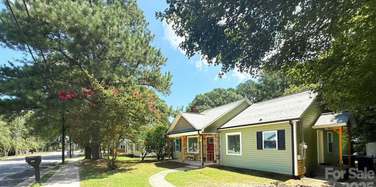 Foto principal - 1062 5th St NE