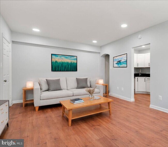 Foto del edificio - 1909 N Rhodes St