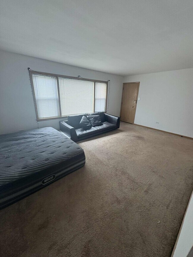 Foto del edificio - 8000 S Pulaski Rd