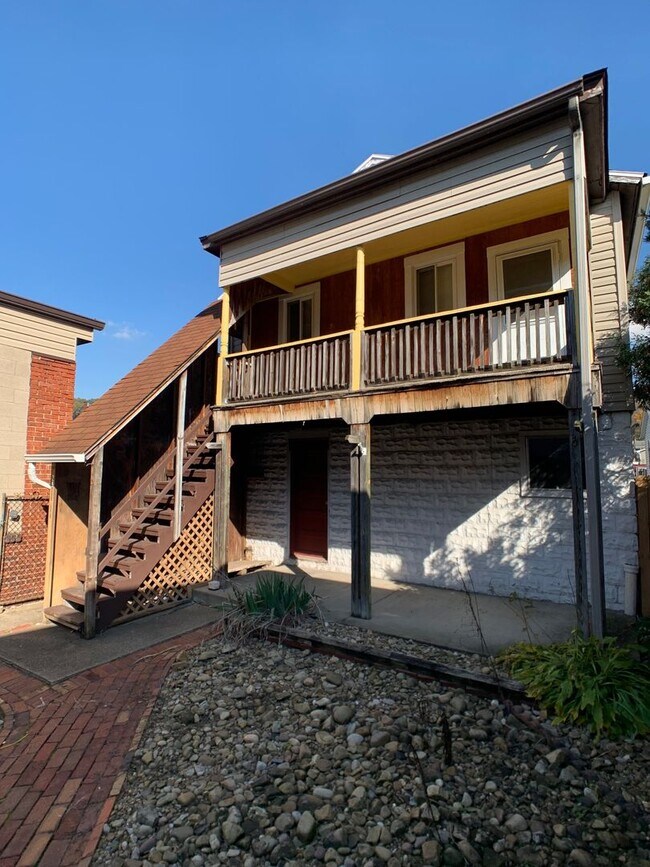 Foto del edificio - Cozy 1-Bedroom House With Garage!!