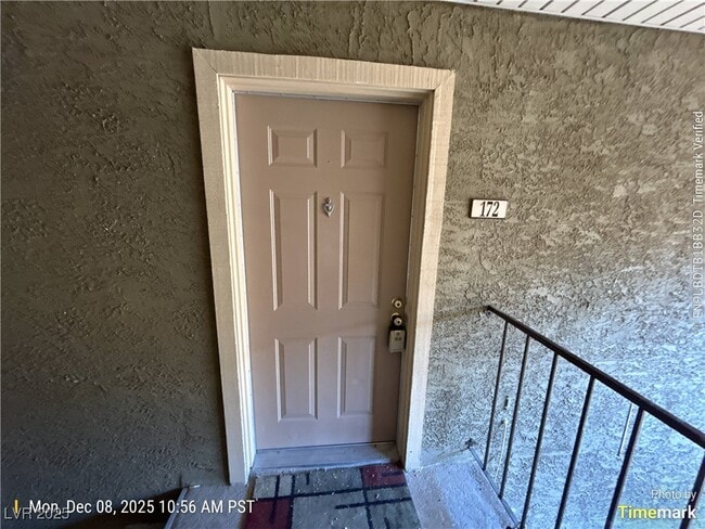 Foto del edificio - 4990 River Glen Dr