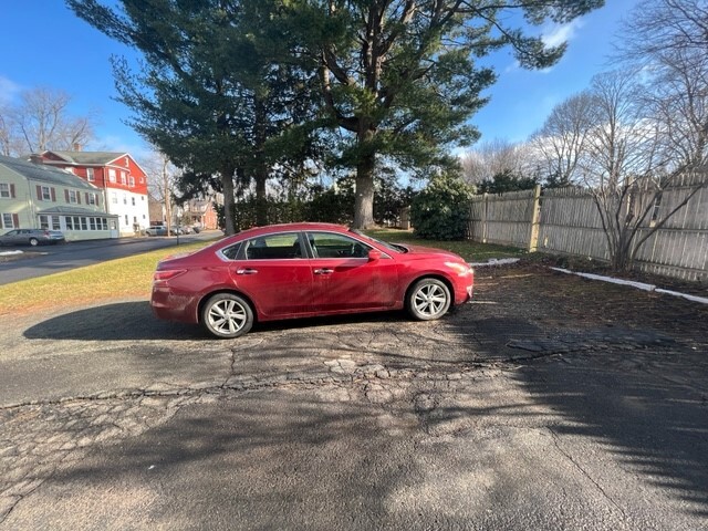 spacious private driveway - 38 Walnut St