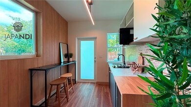 Building Photo - 499 NE 112th St