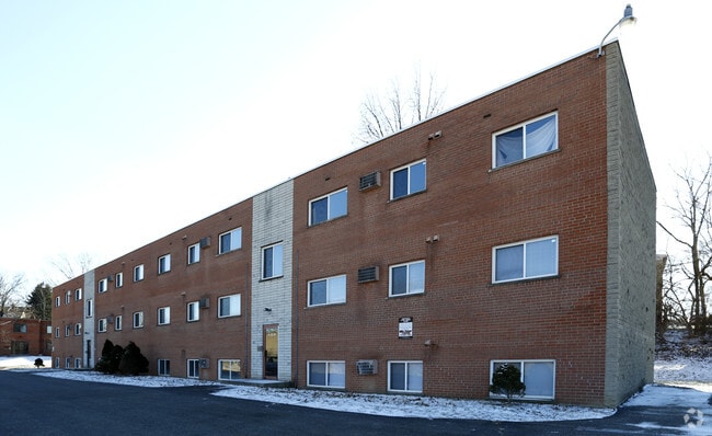 Building Photo - 2618 Chesterfield Ct