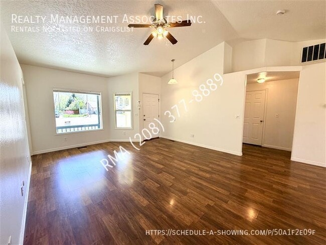 Building Photo - 2324 Yucca Pl