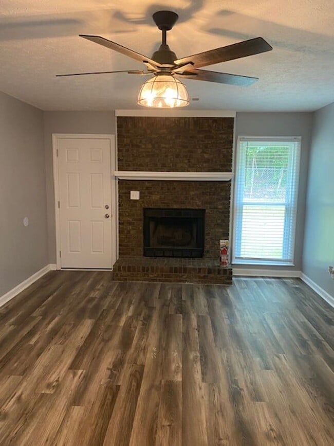 Building Photo - Totally Remodeled and Ready for YOU.