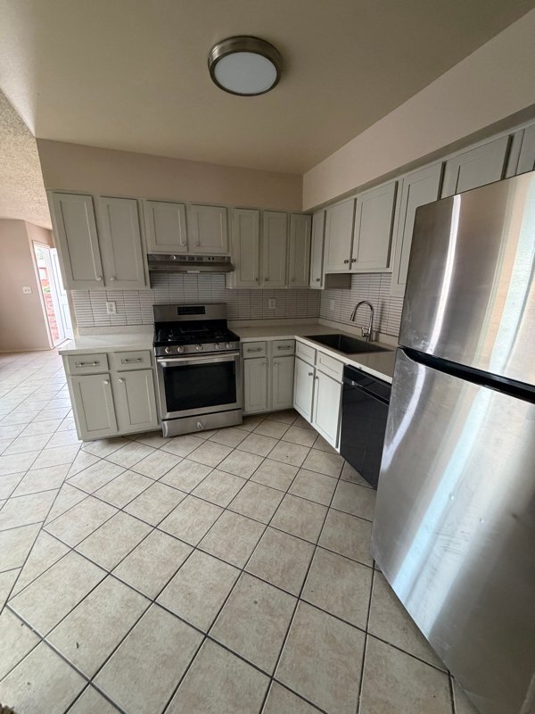 Building Photo - 2905 Beachcomber Dr