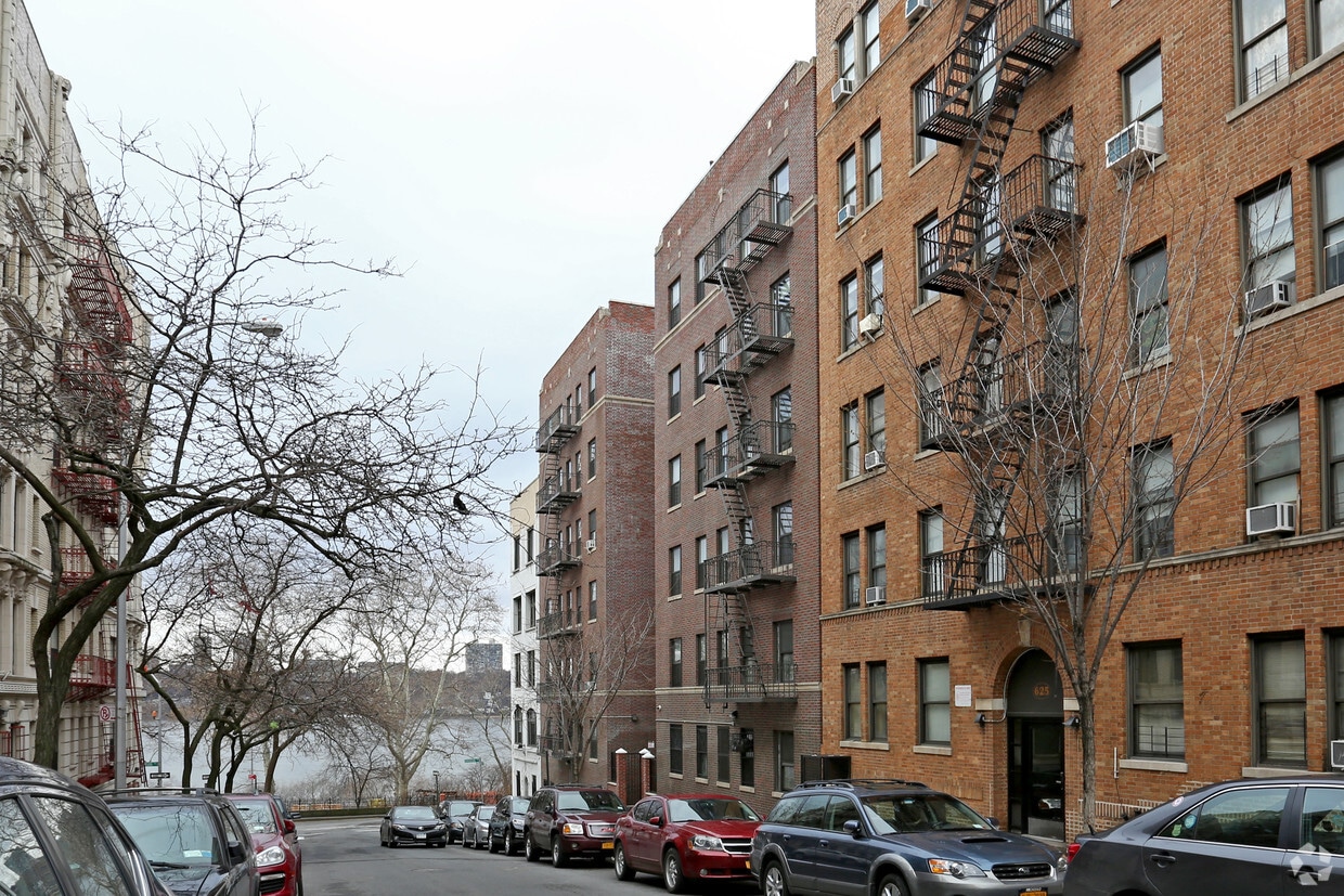 Primary Photo - 631 W 152nd St