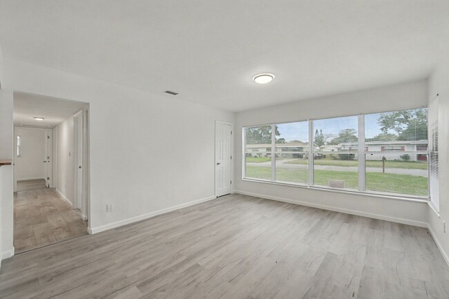 Foto del edificio - Move in ready!