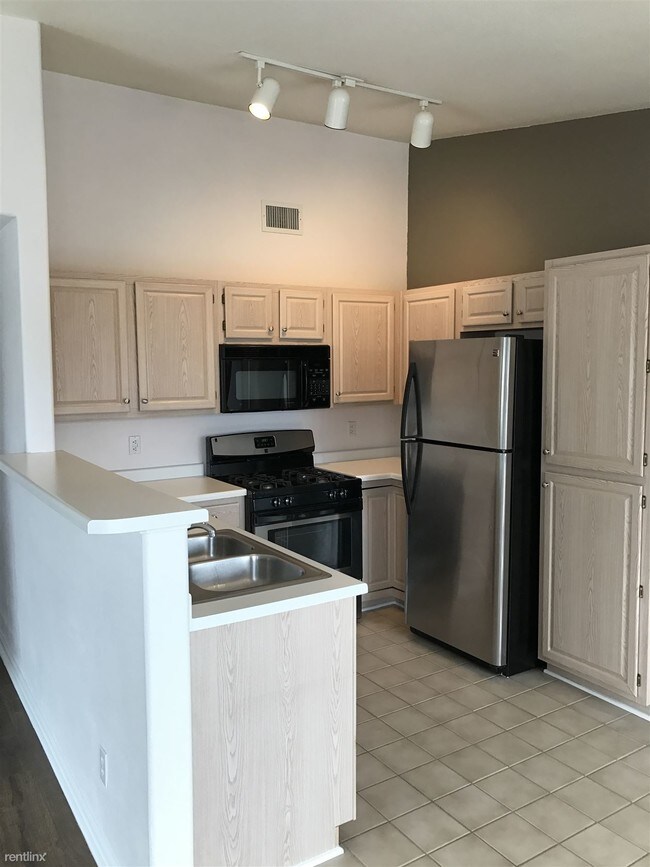 Building Photo - 8312 Pebble Creek Way