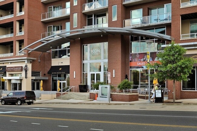 Foto del edificio - 600 12th Ave S