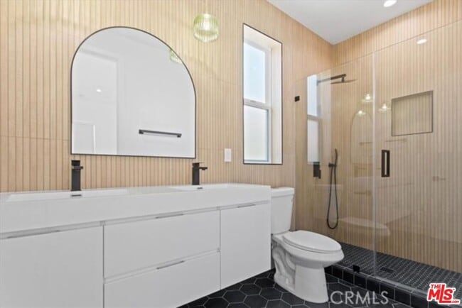 Building Photo - 1525 S Carmelina Ave