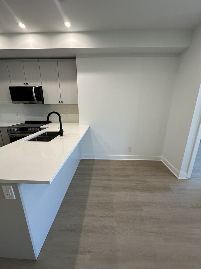 Building Photo - 20144-20186 86 Ave